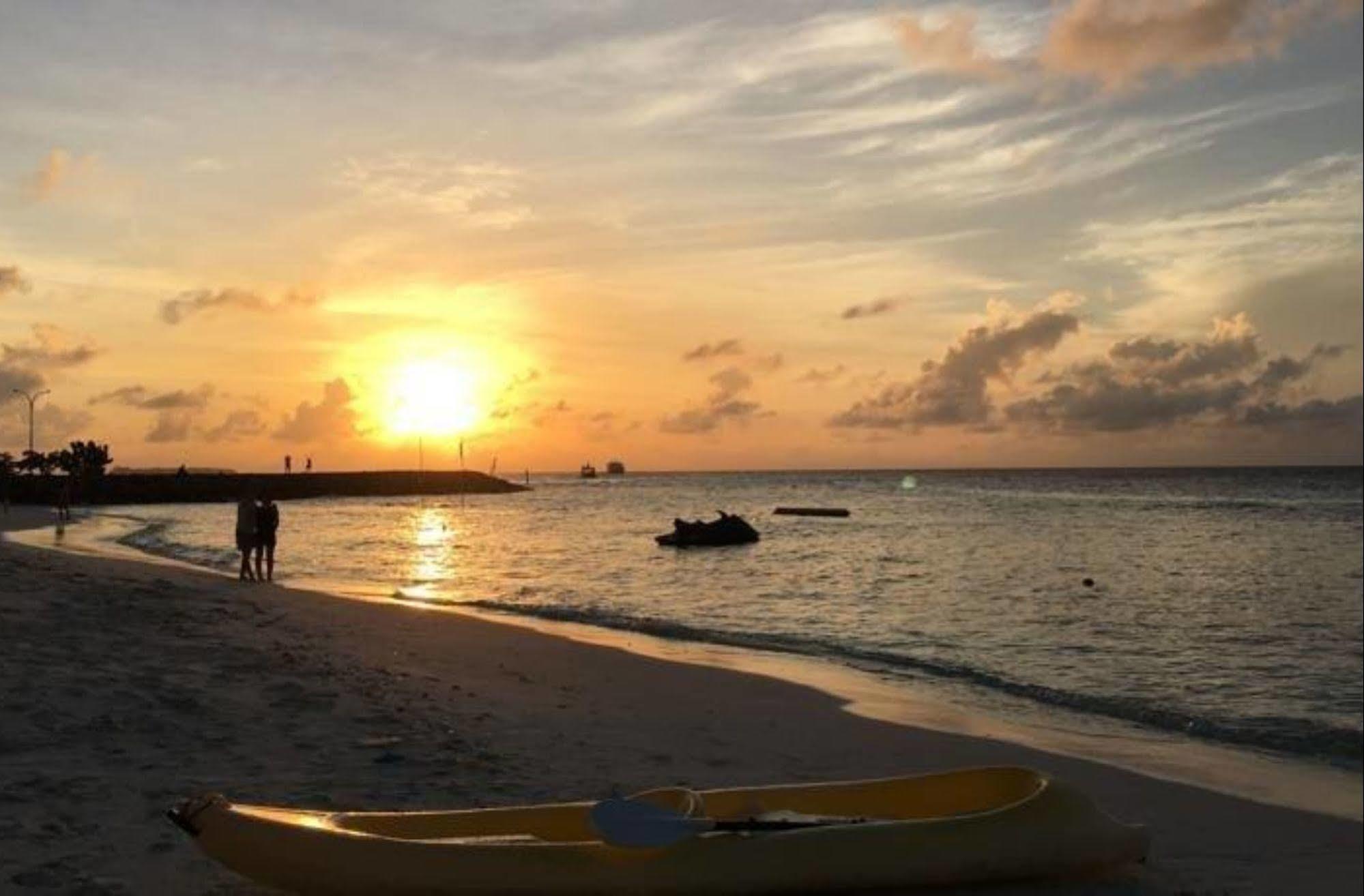 Faza View Inn, Maafushi Exteriör bild